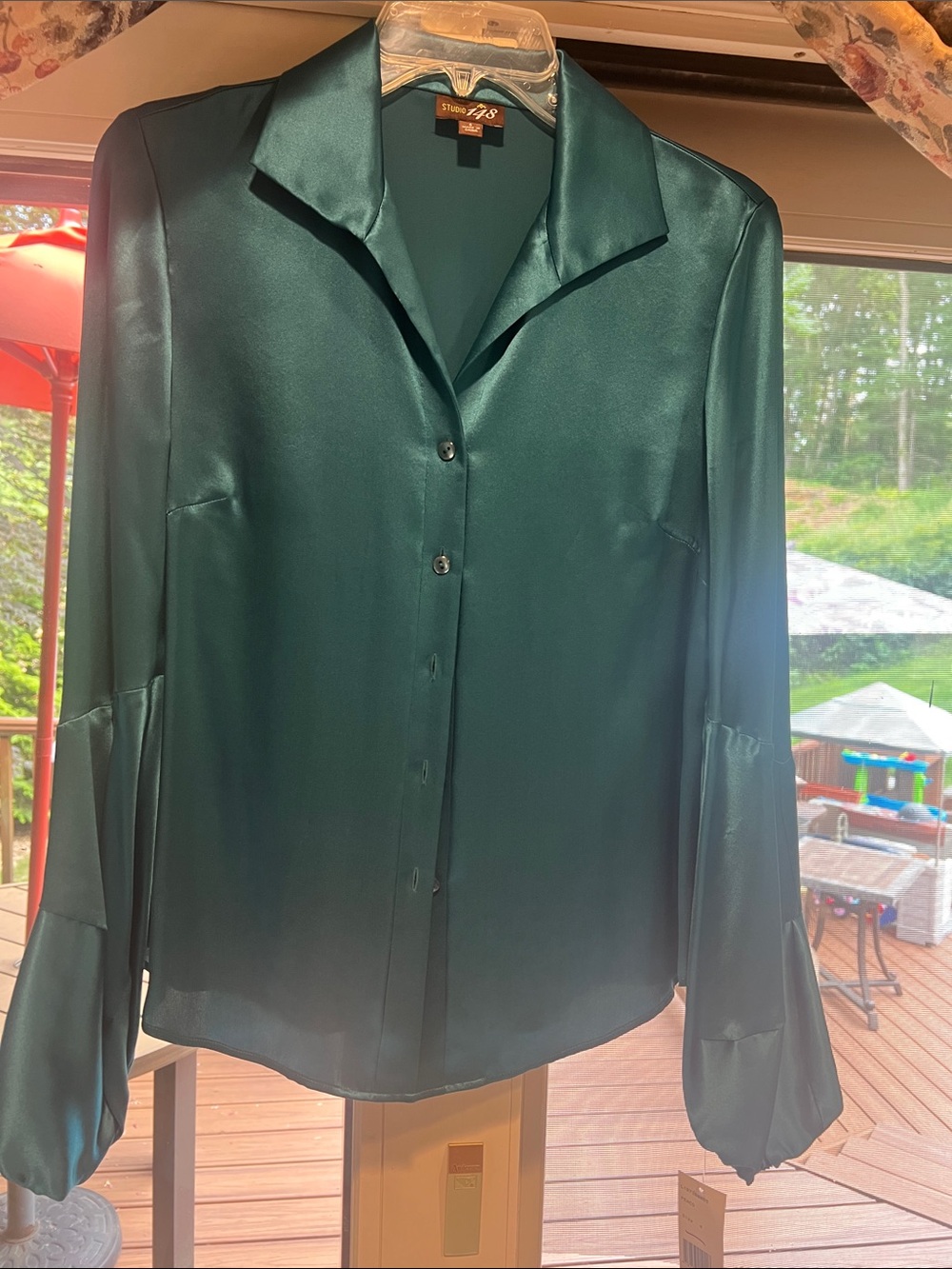 NWT Studio 48 Emerald / Peacock Satin 100% silk Button-Up Blouse. Gorgeous